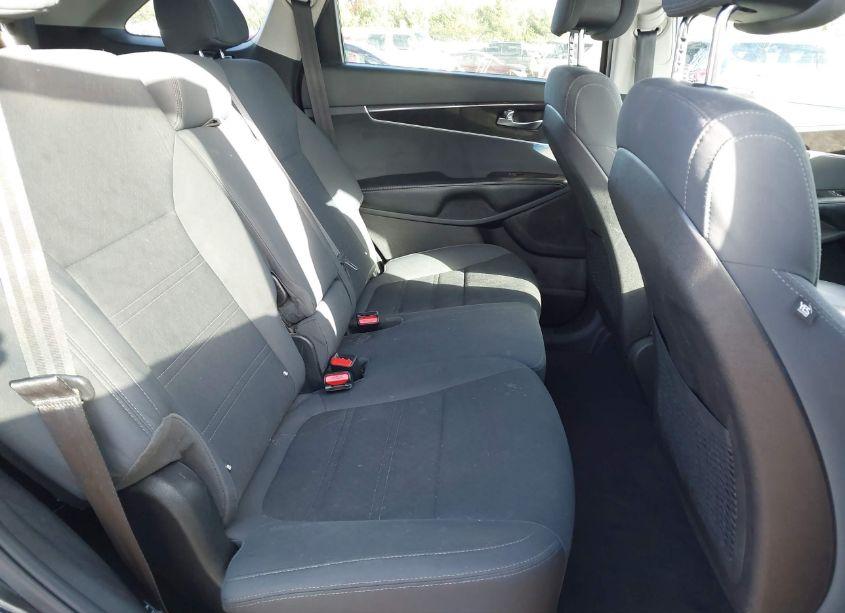 Photo 8 of 2016 Kia Sorento 3.3L LX (VIN 5XYPG4A53GG082970)