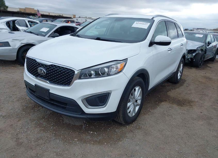 Photo 2 of 2016 Kia Sorento 3.3L LX (VIN 5XYPG4A53GG121797)