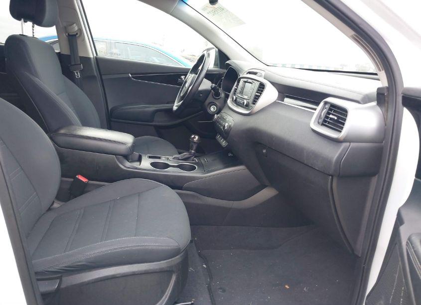 Photo 5 of 2016 Kia Sorento 3.3L LX (VIN 5XYPG4A53GG121797)