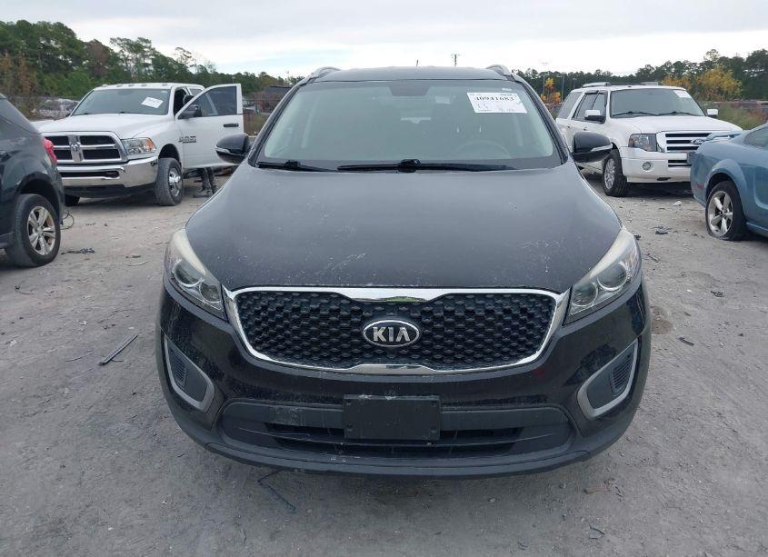 Photo 12 of 2017 Kia Sorento 3.3L LX (VIN 5XYPG4A53HG191740)
