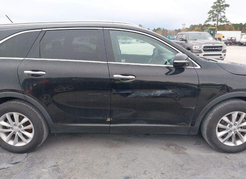 Photo 13 of 2017 Kia Sorento 3.3L LX (VIN 5XYPG4A53HG191740)