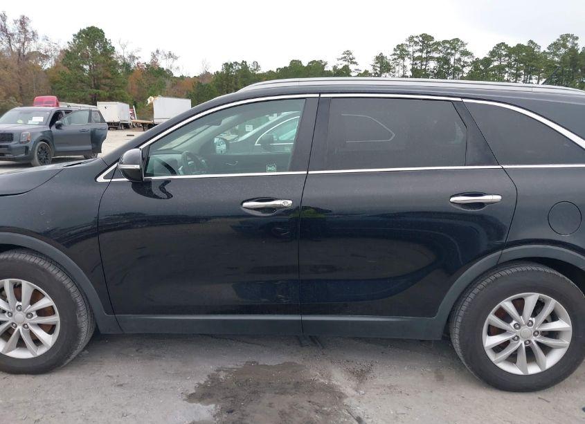Photo 14 of 2017 Kia Sorento 3.3L LX (VIN 5XYPG4A53HG191740)