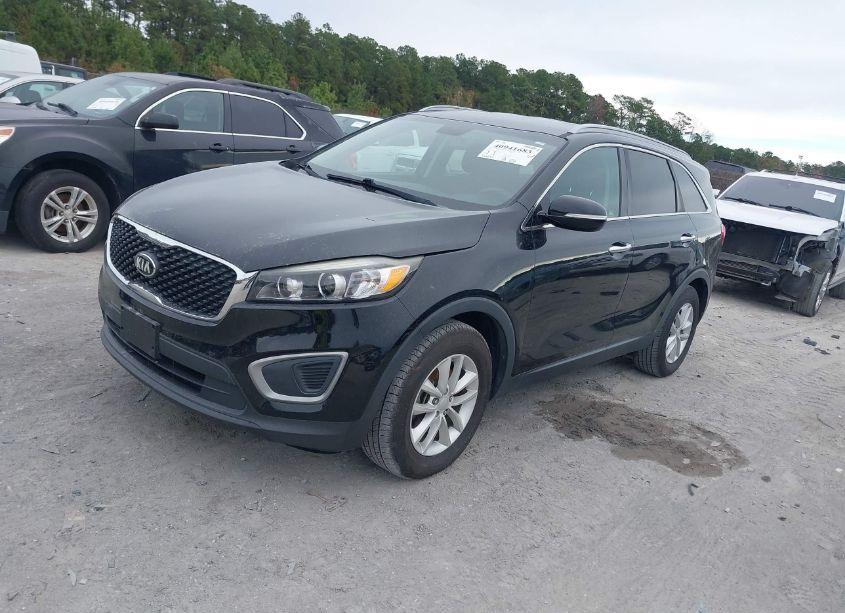 Photo 2 of 2017 Kia Sorento 3.3L LX (VIN 5XYPG4A53HG191740)