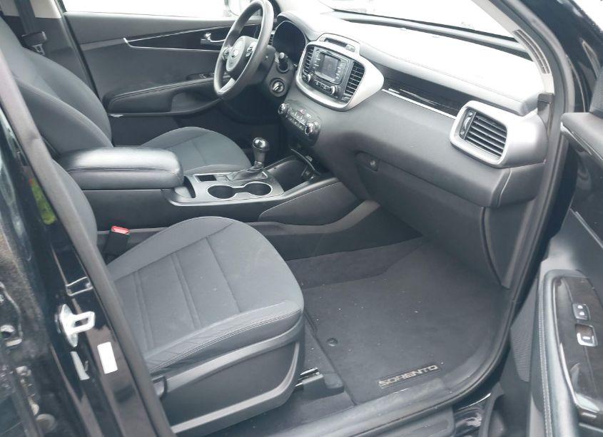 Photo 5 of 2017 Kia Sorento 3.3L LX (VIN 5XYPG4A53HG191740)