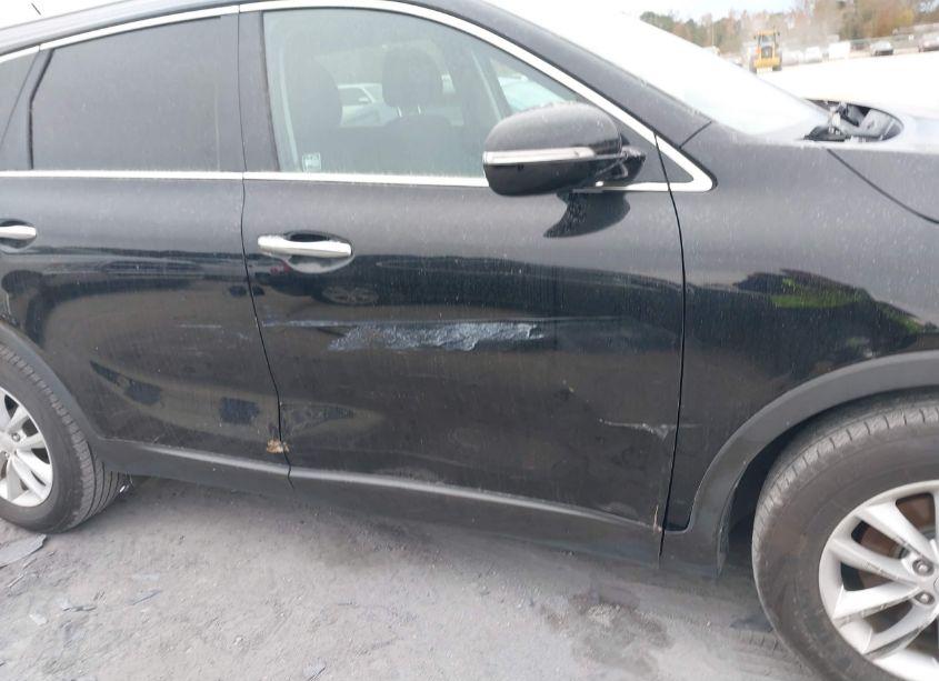 Photo 6 of 2017 Kia Sorento 3.3L LX (VIN 5XYPG4A53HG191740)