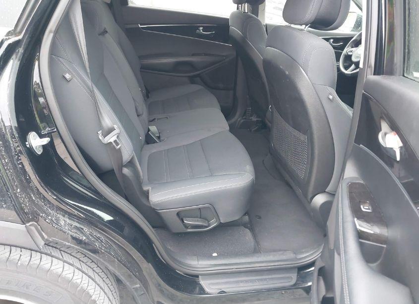 Photo 8 of 2017 Kia Sorento 3.3L LX (VIN 5XYPG4A53HG191740)