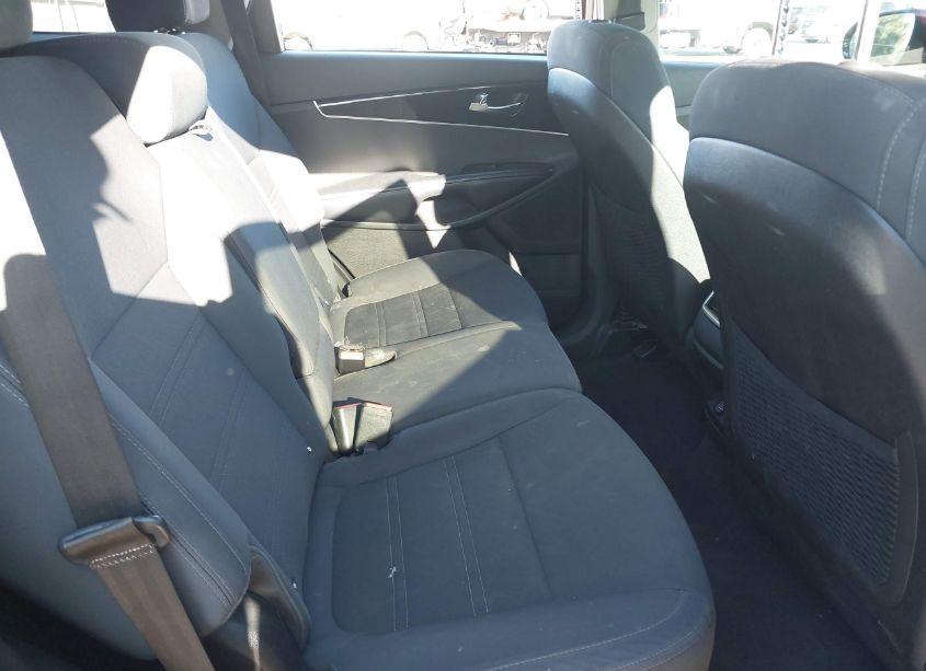 Photo 8 of 2017 Kia Sorento 3.3L LX (VIN 5XYPG4A53HG193939)