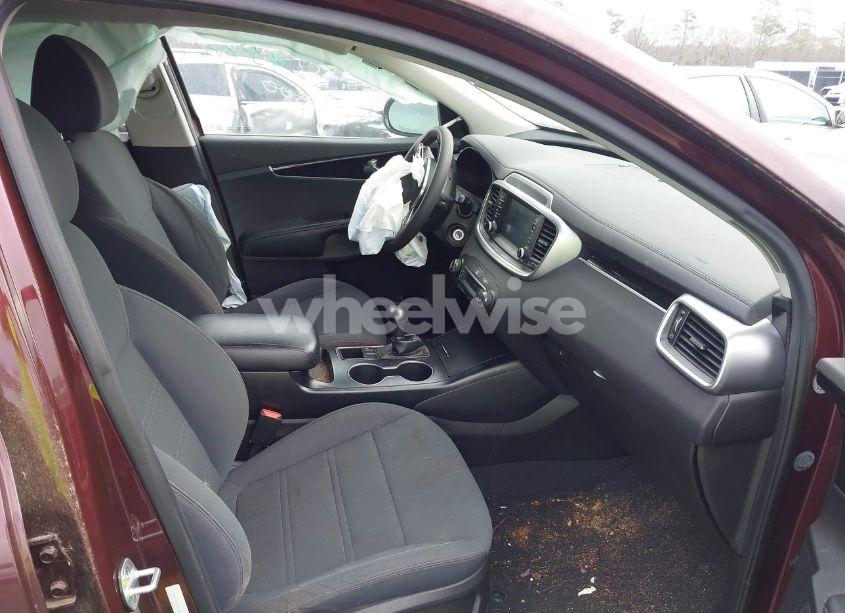 Photo 5 of 2019 Kia Sorento 3.3L LX (VIN 5XYPG4A53KG481998)