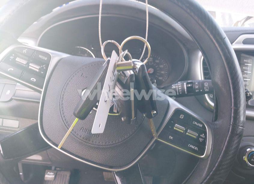 Photo 11 of 2019 Kia Sorento 3.3L LX (VIN 5XYPG4A53KG484271)