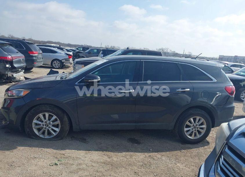 Photo 14 of 2019 Kia Sorento 3.3L LX (VIN 5XYPG4A53KG484271)