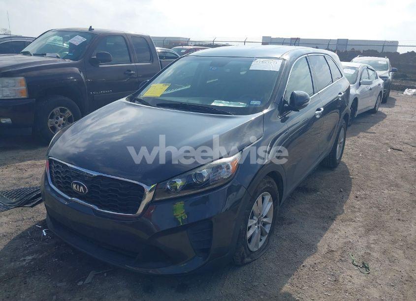 Photo 2 of 2019 Kia Sorento 3.3L LX (VIN 5XYPG4A53KG484271)