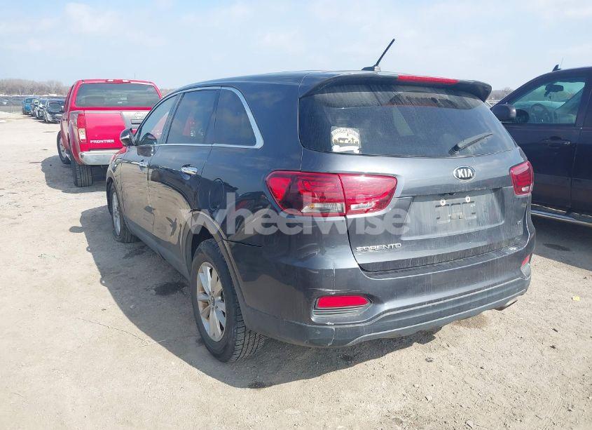 Photo 3 of 2019 Kia Sorento 3.3L LX (VIN 5XYPG4A53KG484271)