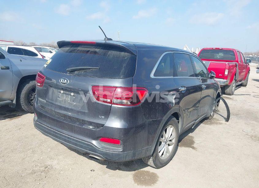 Photo 4 of 2019 Kia Sorento 3.3L LX (VIN 5XYPG4A53KG484271)