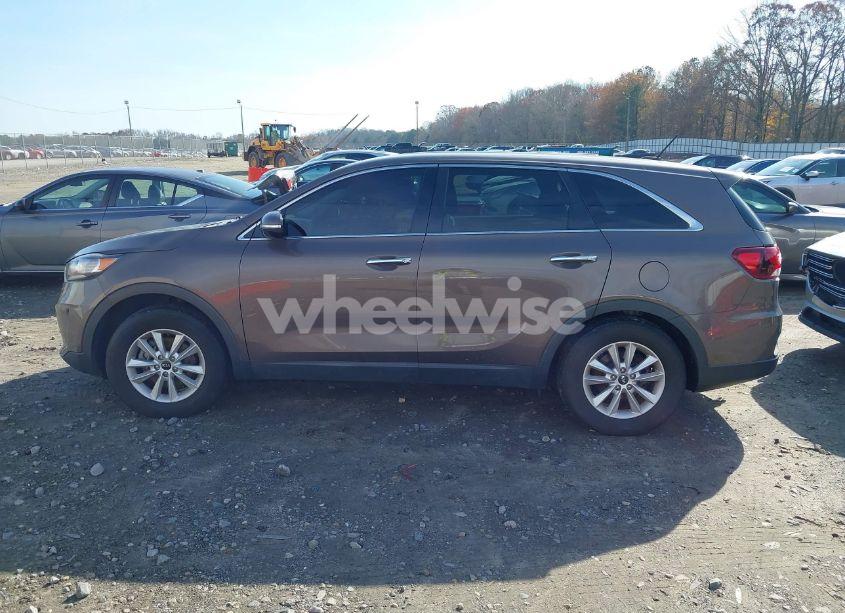 Photo 14 of 2019 Kia Sorento 3.3L LX (VIN 5XYPG4A53KG490586)
