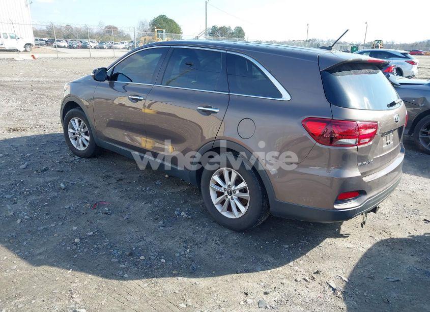 Photo 3 of 2019 Kia Sorento 3.3L LX (VIN 5XYPG4A53KG490586)
