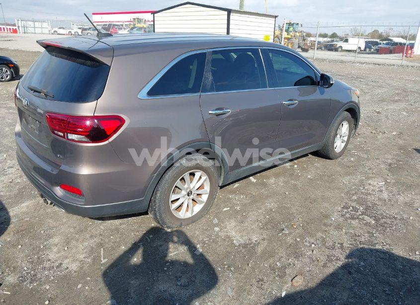 Photo 4 of 2019 Kia Sorento 3.3L LX (VIN 5XYPG4A53KG490586)
