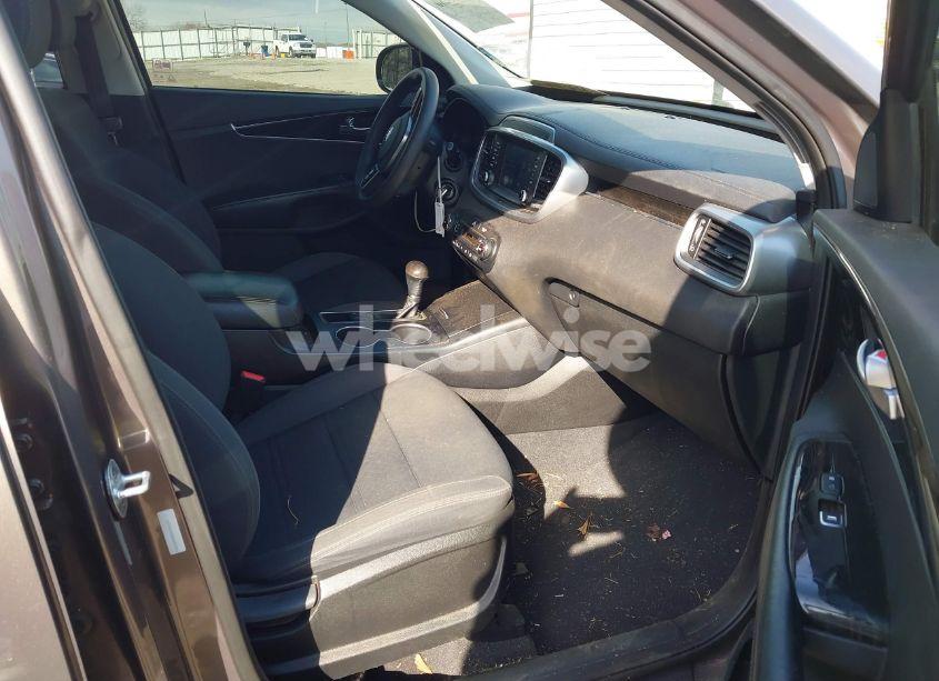 Photo 5 of 2019 Kia Sorento 3.3L LX (VIN 5XYPG4A53KG490586)