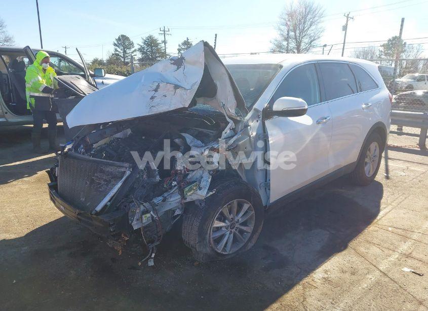 Photo 2 of 2020 Kia Sorento 3.3L LX (VIN 5XYPG4A53LG625132)