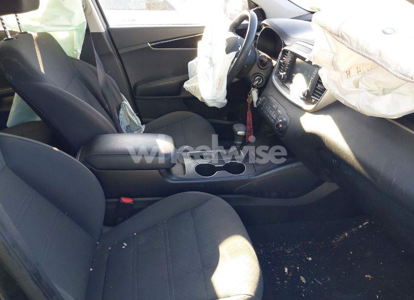 Photo 5 of 2020 Kia Sorento 3.3L LX (VIN 5XYPG4A53LG630587)