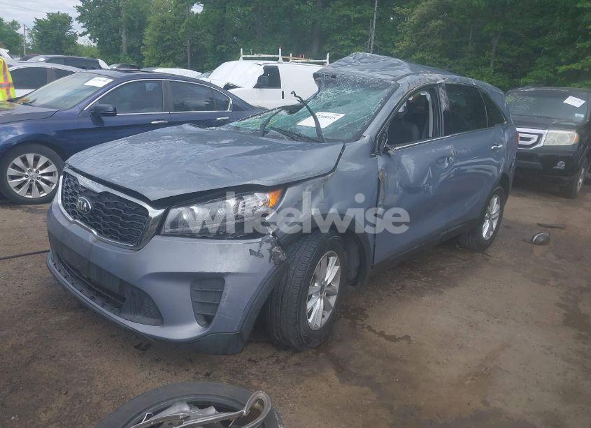 Photo 2 of 2020 Kia Sorento 3.3L LX (VIN 5XYPG4A53LG671897)