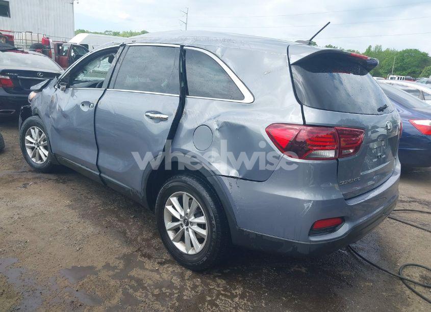 Photo 3 of 2020 Kia Sorento 3.3L LX (VIN 5XYPG4A53LG671897)