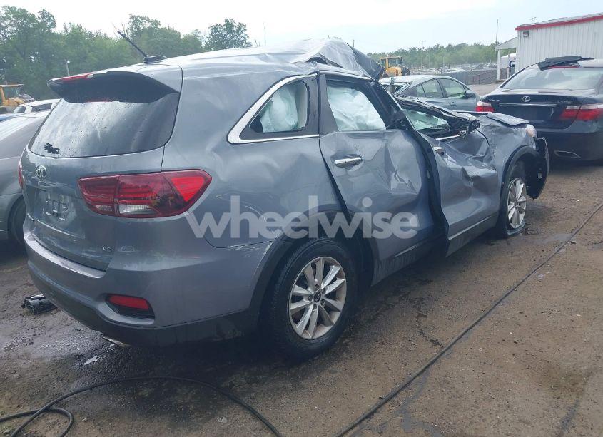 Photo 4 of 2020 Kia Sorento 3.3L LX (VIN 5XYPG4A53LG671897)