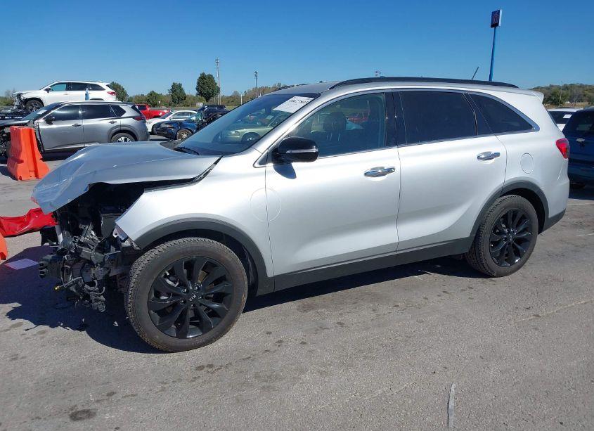Photo 2 of 2020 Kia Sorento 3.3L S (VIN 5XYPG4A53LG710293)