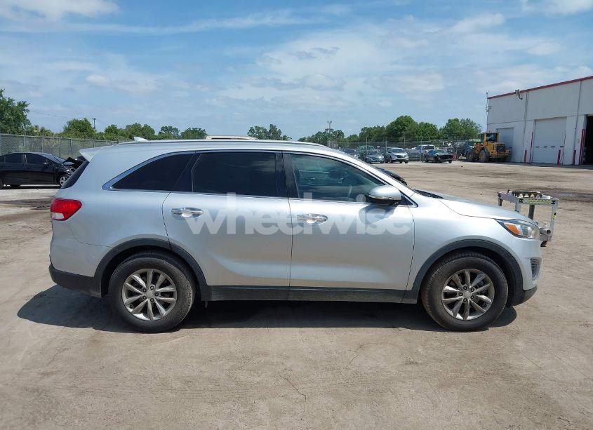 Photo 13 of 2016 Kia Sorento 3.3L LX (VIN 5XYPG4A54GG009459)
