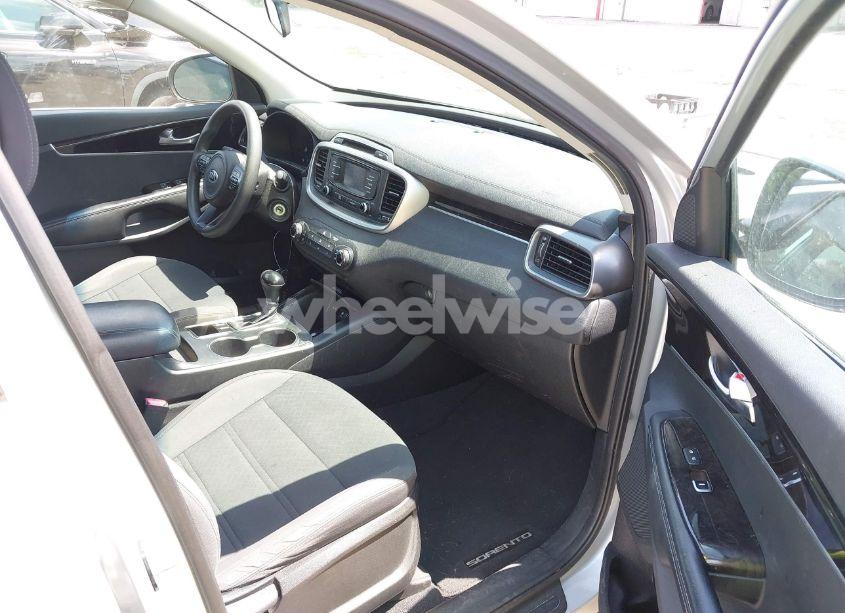 Photo 5 of 2016 Kia Sorento 3.3L LX (VIN 5XYPG4A54GG009459)