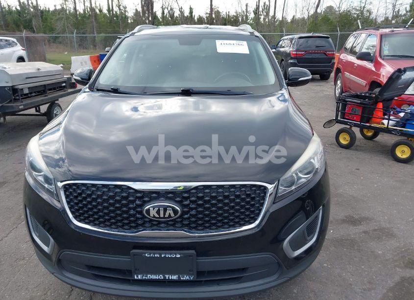 Photo 12 of 2017 Kia Sorento 3.3L LX (VIN 5XYPG4A54HG308953)