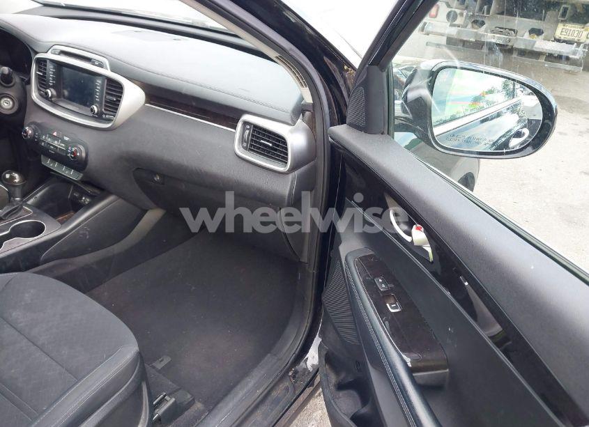 Photo 5 of 2017 Kia Sorento 3.3L LX (VIN 5XYPG4A54HG308953)