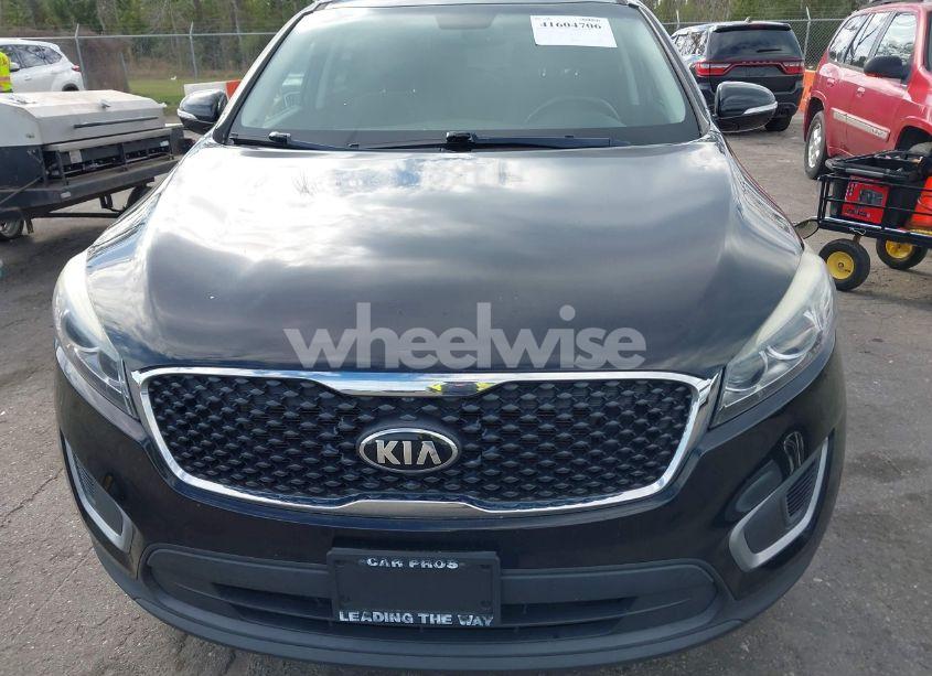 Photo 6 of 2017 Kia Sorento 3.3L LX (VIN 5XYPG4A54HG308953)