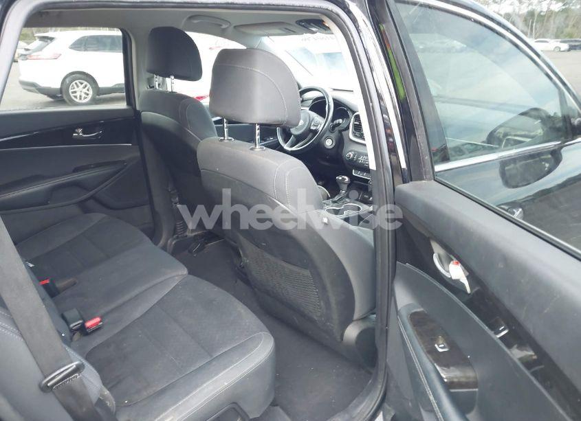 Photo 8 of 2017 Kia Sorento 3.3L LX (VIN 5XYPG4A54HG308953)