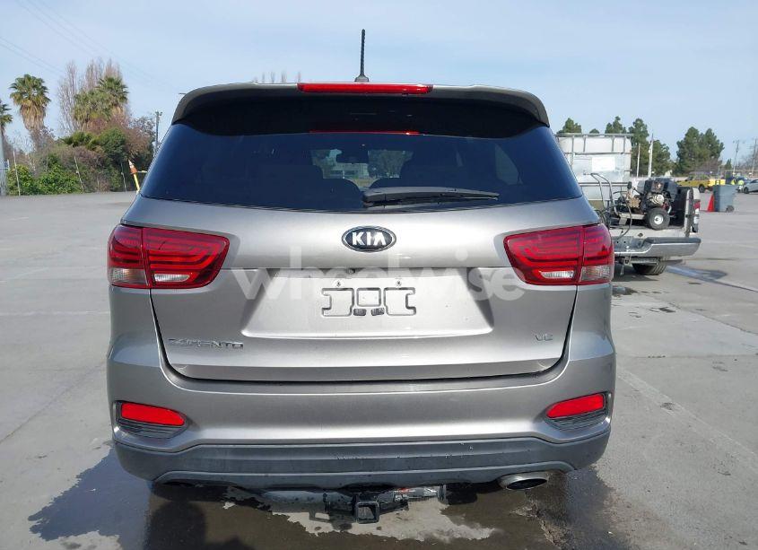 Photo 17 of 2019 Kia Sorento 3.3L LX (VIN 5XYPG4A54KG476373)