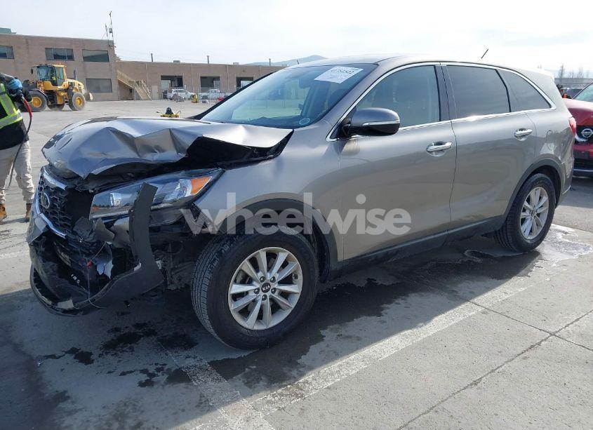 Photo 2 of 2019 Kia Sorento 3.3L LX (VIN 5XYPG4A54KG476373)
