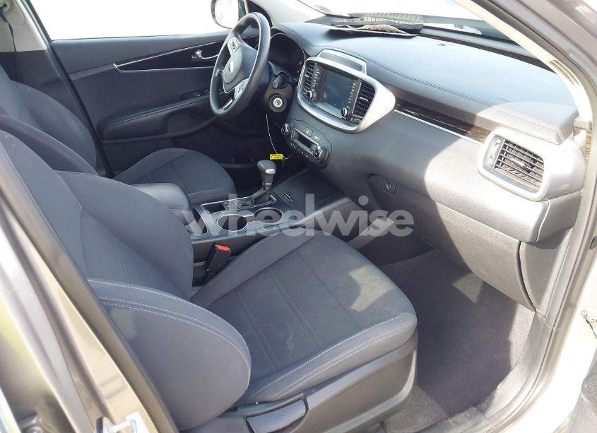 Photo 5 of 2019 Kia Sorento 3.3L LX (VIN 5XYPG4A54KG476373)
