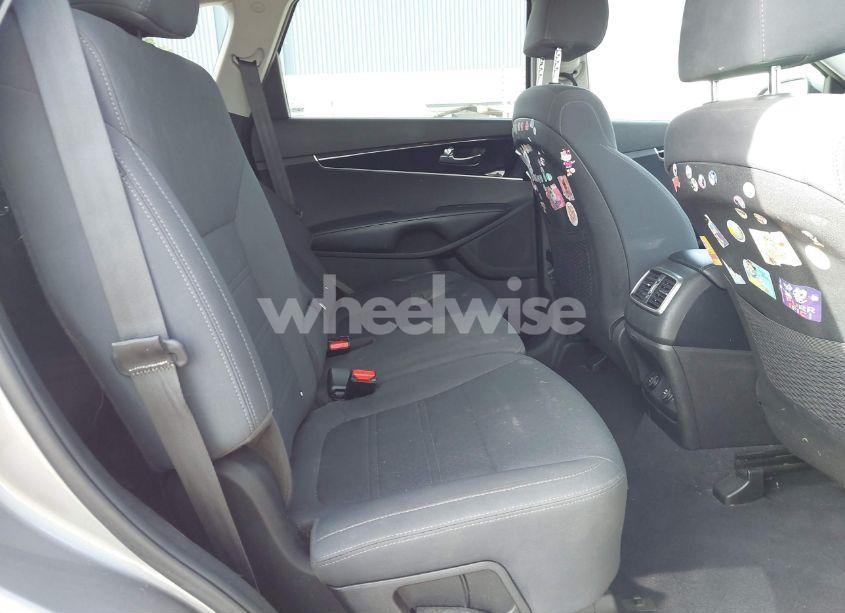 Photo 8 of 2019 Kia Sorento 3.3L LX (VIN 5XYPG4A54KG476373)