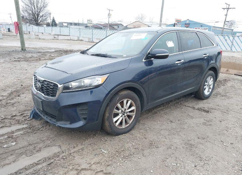 Photo 2 of 2019 Kia Sorento 3.3L LX (VIN 5XYPG4A54KG489222)