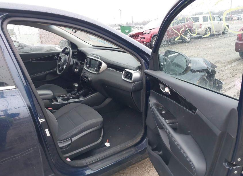 Photo 5 of 2019 Kia Sorento 3.3L LX (VIN 5XYPG4A54KG489222)