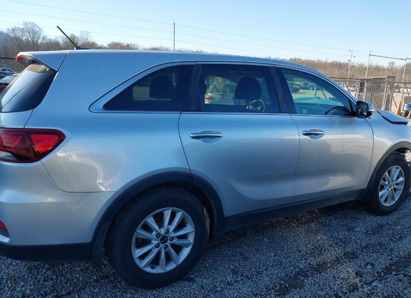 Photo 13 of 2019 Kia Sorento 3.3L LX (VIN 5XYPG4A54KG494565)