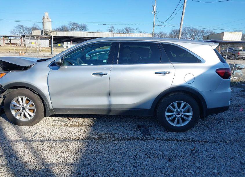 Photo 14 of 2019 Kia Sorento 3.3L LX (VIN 5XYPG4A54KG494565)
