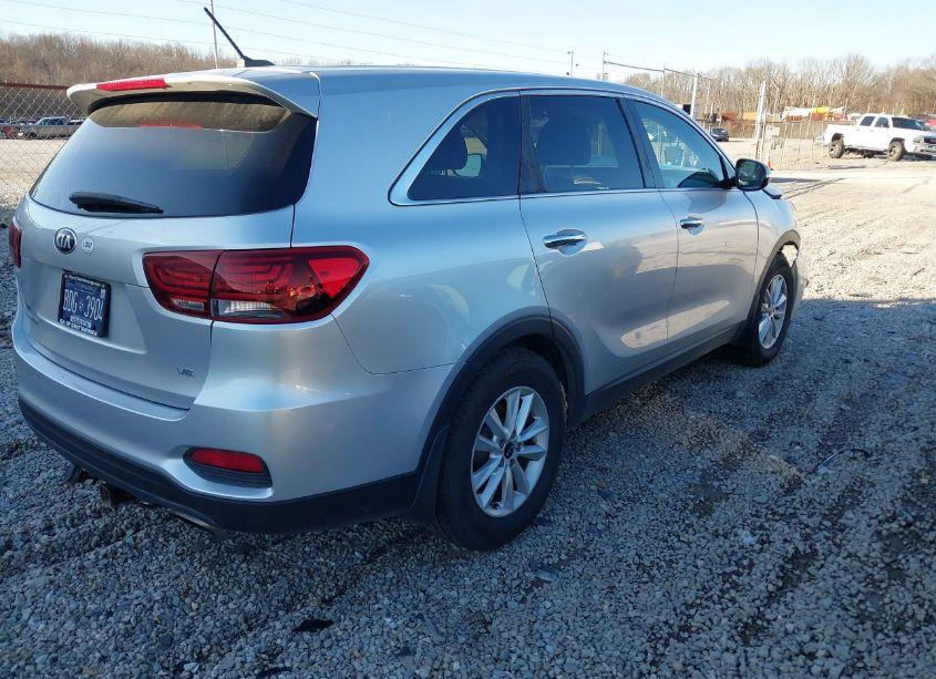 Photo 4 of 2019 Kia Sorento 3.3L LX (VIN 5XYPG4A54KG494565)
