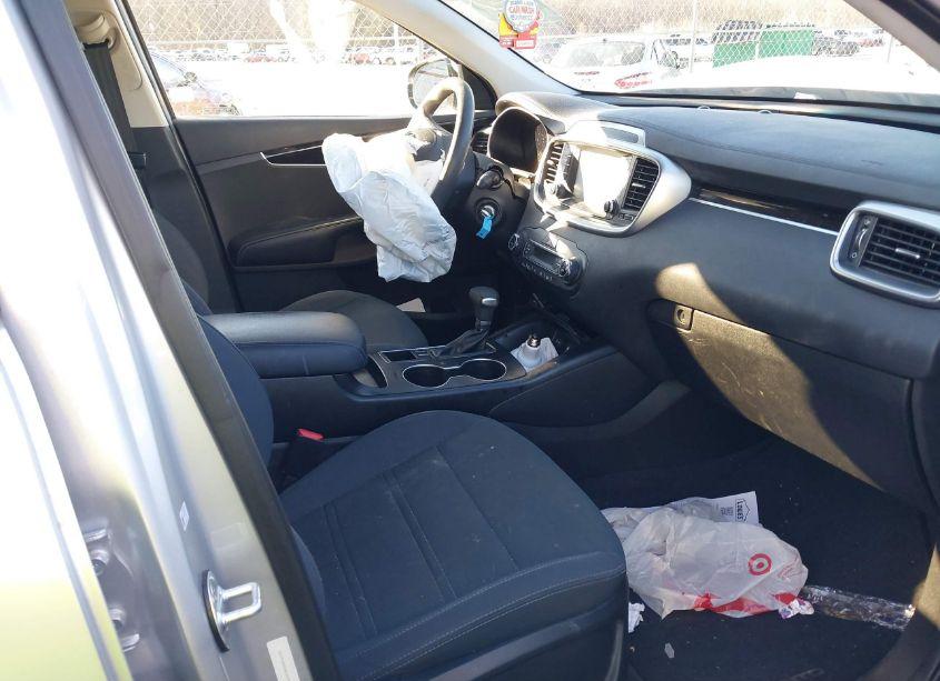 Photo 5 of 2019 Kia Sorento 3.3L LX (VIN 5XYPG4A54KG494565)