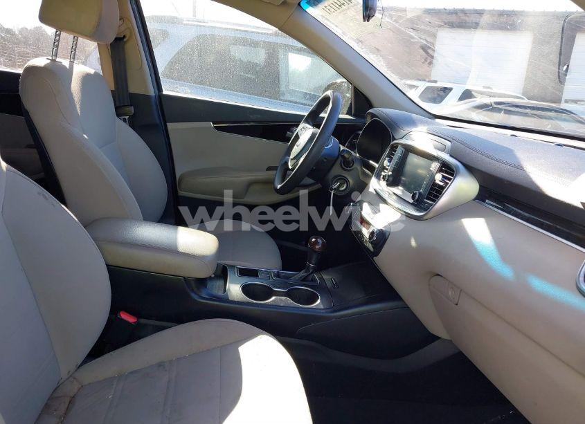 Photo 5 of 2019 Kia Sorento 3.3L LX (VIN 5XYPG4A54KG496168)