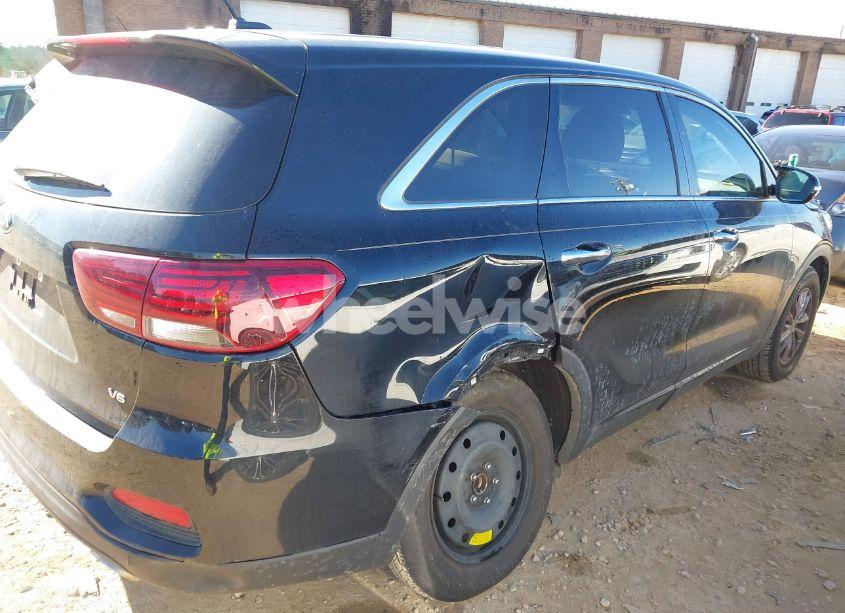 Photo 6 of 2019 Kia Sorento 3.3L LX (VIN 5XYPG4A54KG496168)