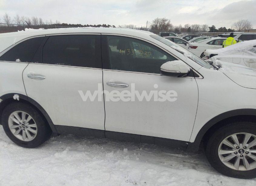 Photo 14 of 2019 Kia Sorento 3.3L LX (VIN 5XYPG4A54KG561519)