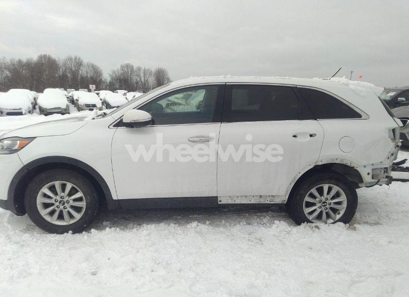 Photo 15 of 2019 Kia Sorento 3.3L LX (VIN 5XYPG4A54KG561519)