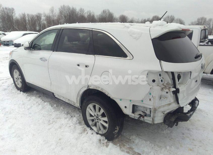 Photo 3 of 2019 Kia Sorento 3.3L LX (VIN 5XYPG4A54KG561519)