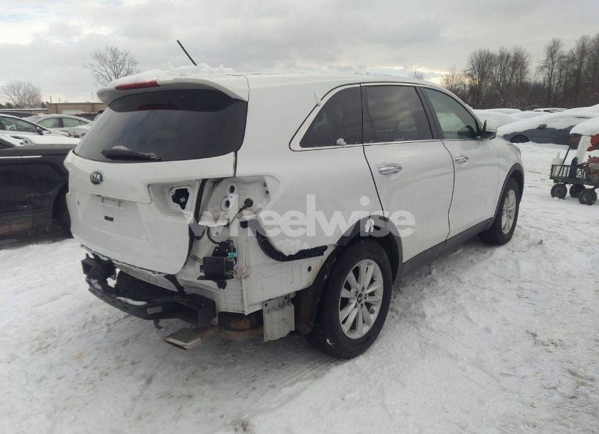 Photo 4 of 2019 Kia Sorento 3.3L LX (VIN 5XYPG4A54KG561519)