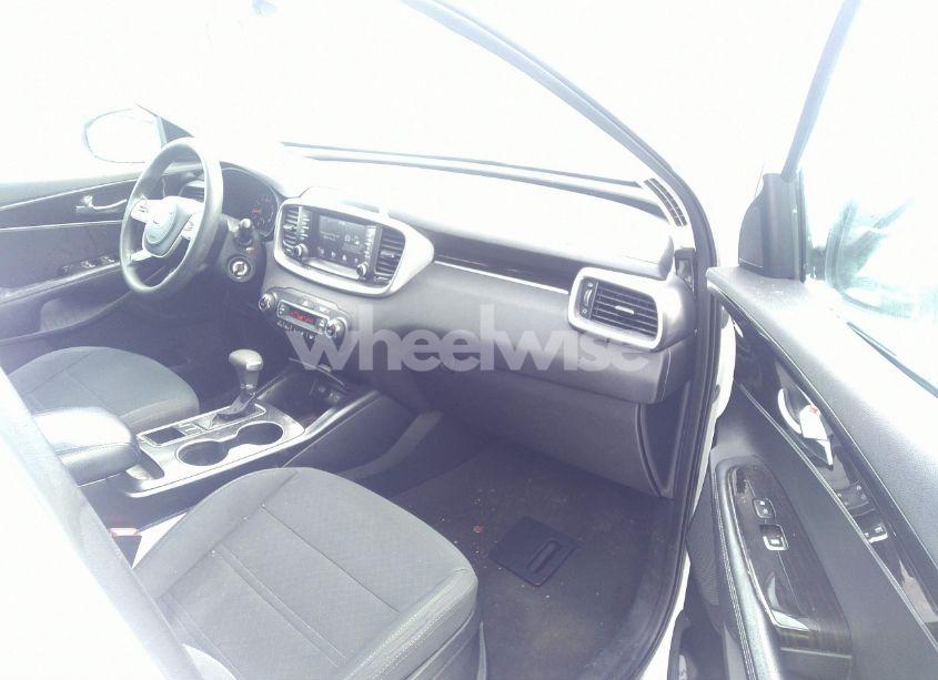 Photo 5 of 2019 Kia Sorento 3.3L LX (VIN 5XYPG4A54KG561519)
